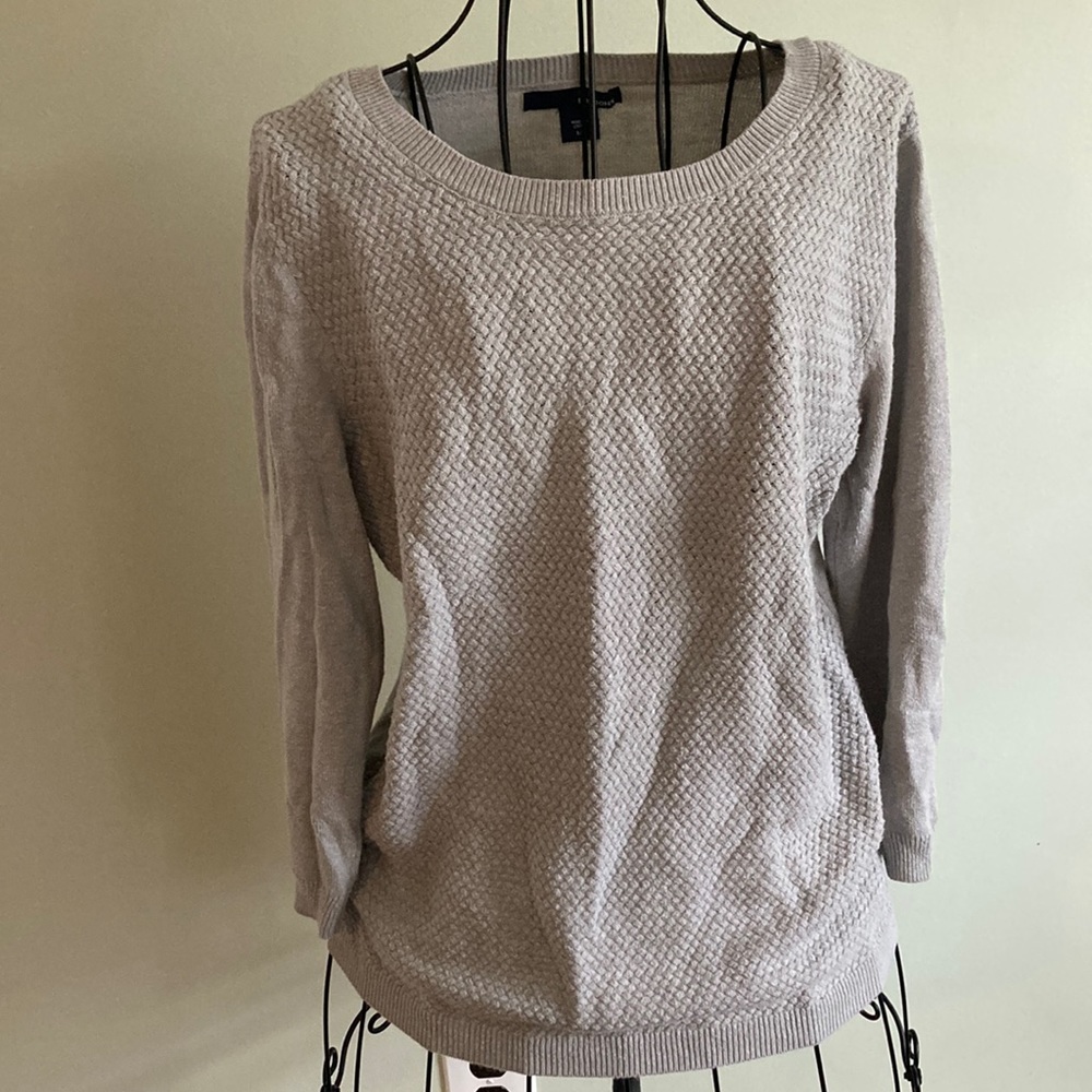 Light gray 3/4 sleeve sweater